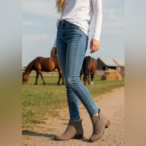 Lucky Brand Taupe Suede Ankle Booties Side Zip Low Heel Western Rustic 10.5M - Picture 3 of 14